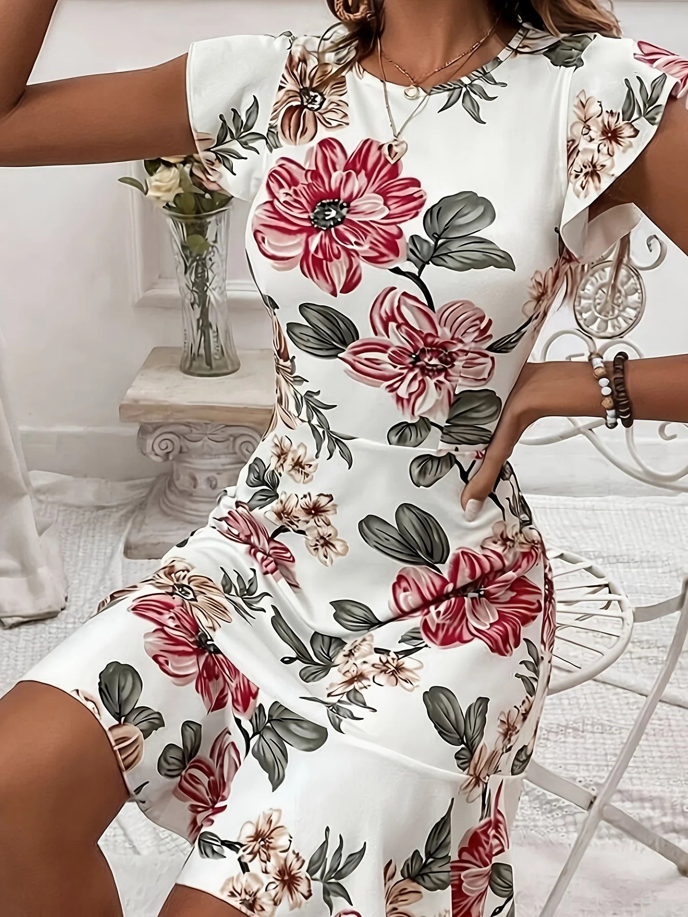 Robe Courte Satinée Fleurie Manches Bouffantes